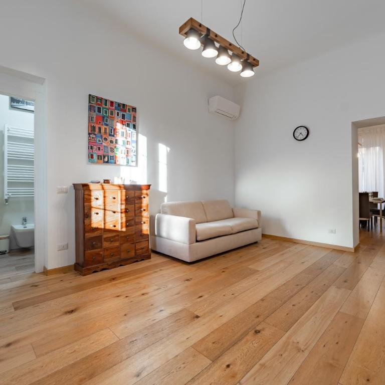 5 walk from Porta Venezia station, with 2 bedrooms - Appartamento con 2 Camere da Letto e Balcone - 9