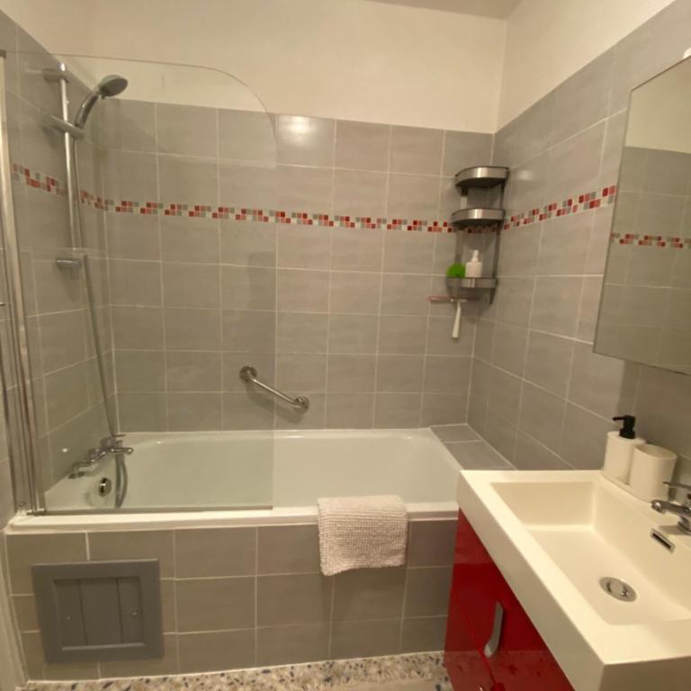 Newly Renovated Ground Floor Apartment close to Thermes - Appartamento con 2 Camere da Letto - 21