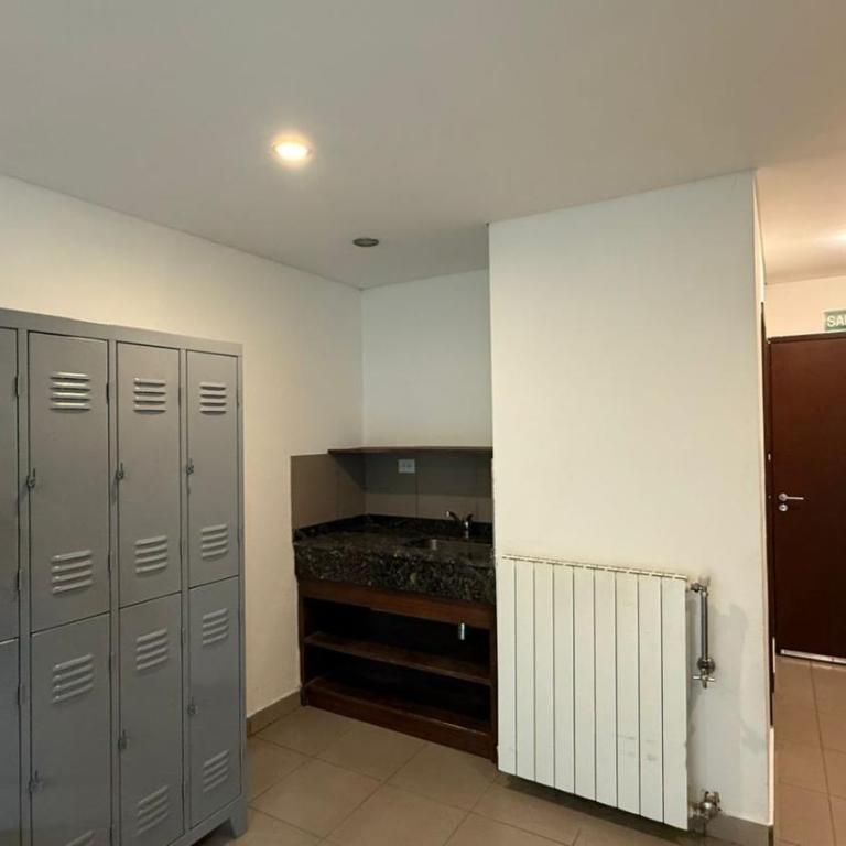 Departamentos-Cabañas y Habitaciones Compartidas El Puente - Cama en habitación compartida mixta de 6 camas - 5