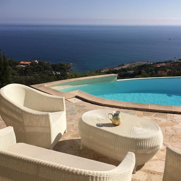 Villa with DREAM VIEW and SWIMMING POOL!! - Villa - 3