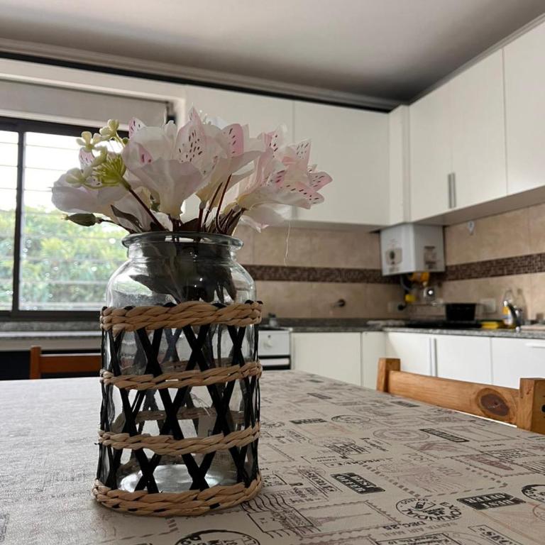 luminoso depto centrico con cochera a mts de complejo con pileta - Apartamento de 2 dormitorios - 2