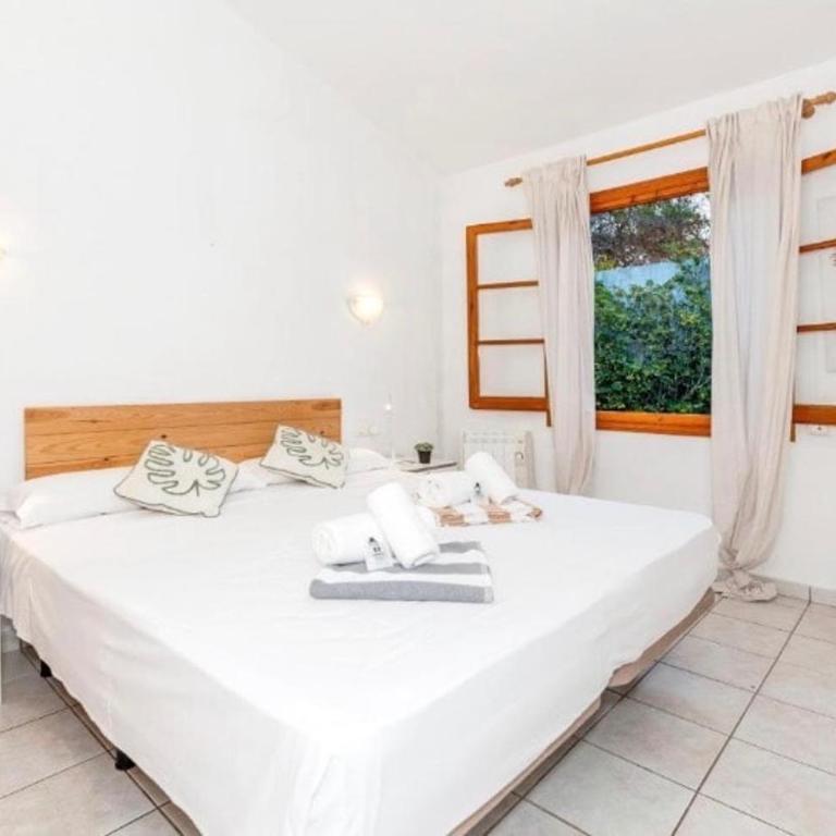 Villa familiar con piscina privada en Cala'n Bosch - Villa de 3 dormitorios - 10