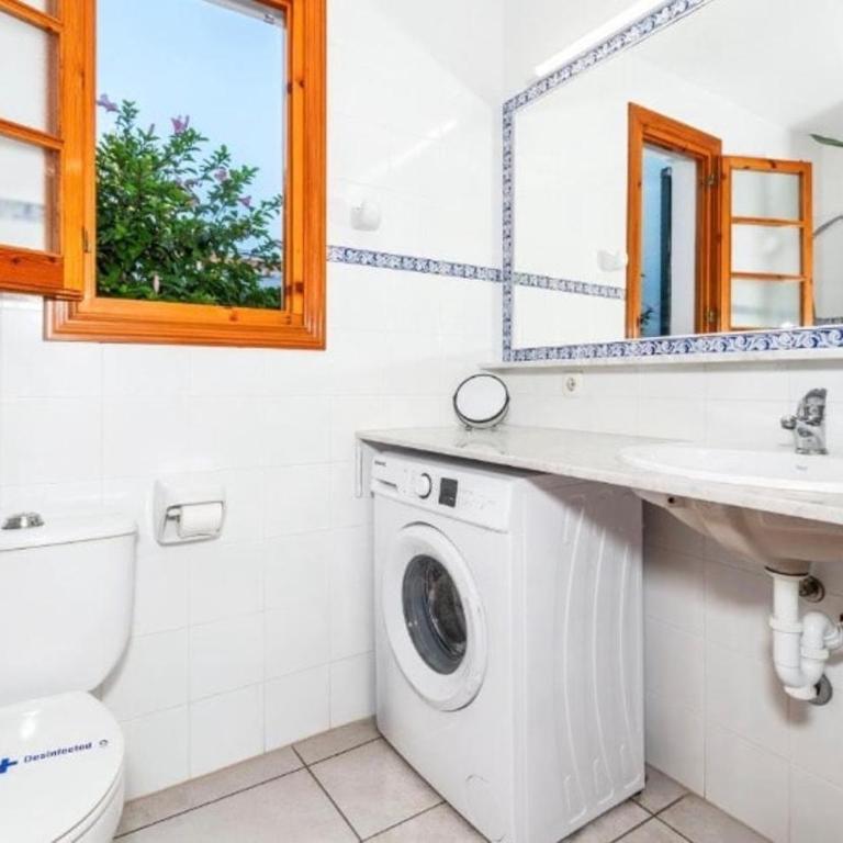 Villa familiar con piscina privada en Cala'n Bosch - Villa de 3 dormitorios - 16