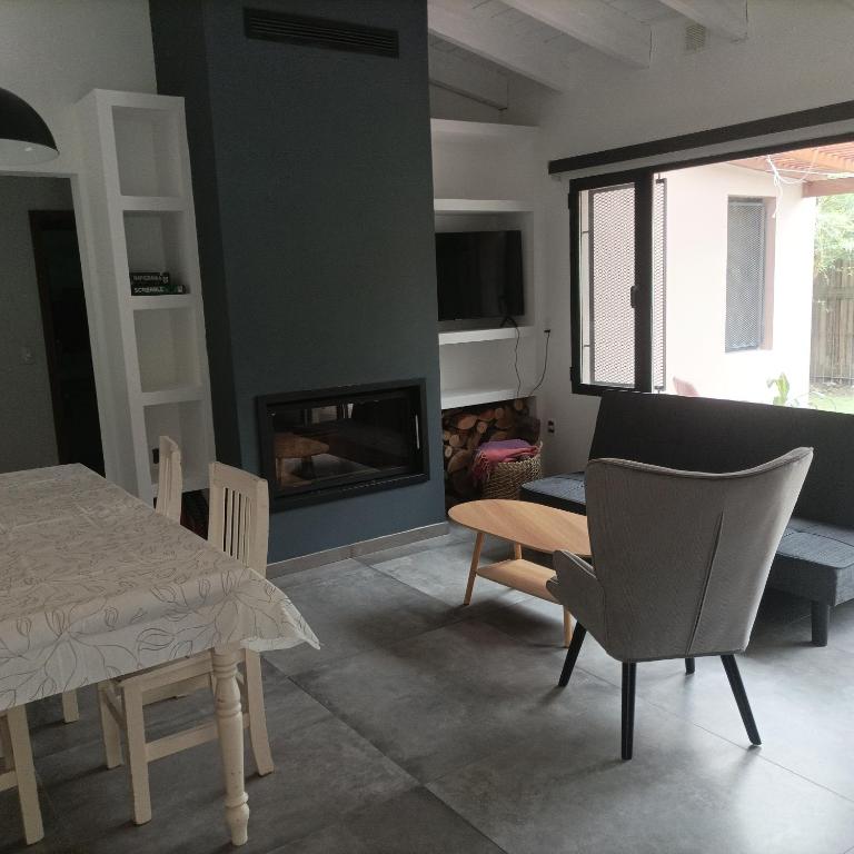 Cómoda casa de 2 dormitorios con amplio jardín - Two-Bedroom House - 4