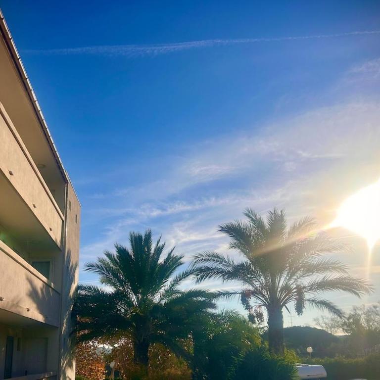 Bel appartement à 2 min de la plage à Six-Fours-les-Plages - Apartment - 25