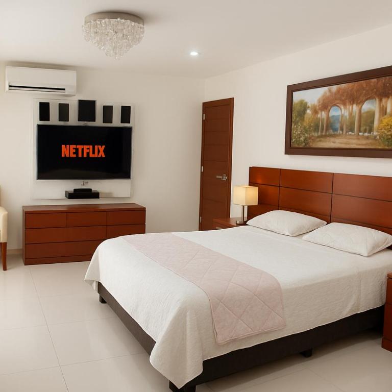 Deluxe Hotel Talara! cerca aeropuerto y centros de comercio - Habitación con cama extragrande y balcón - 9