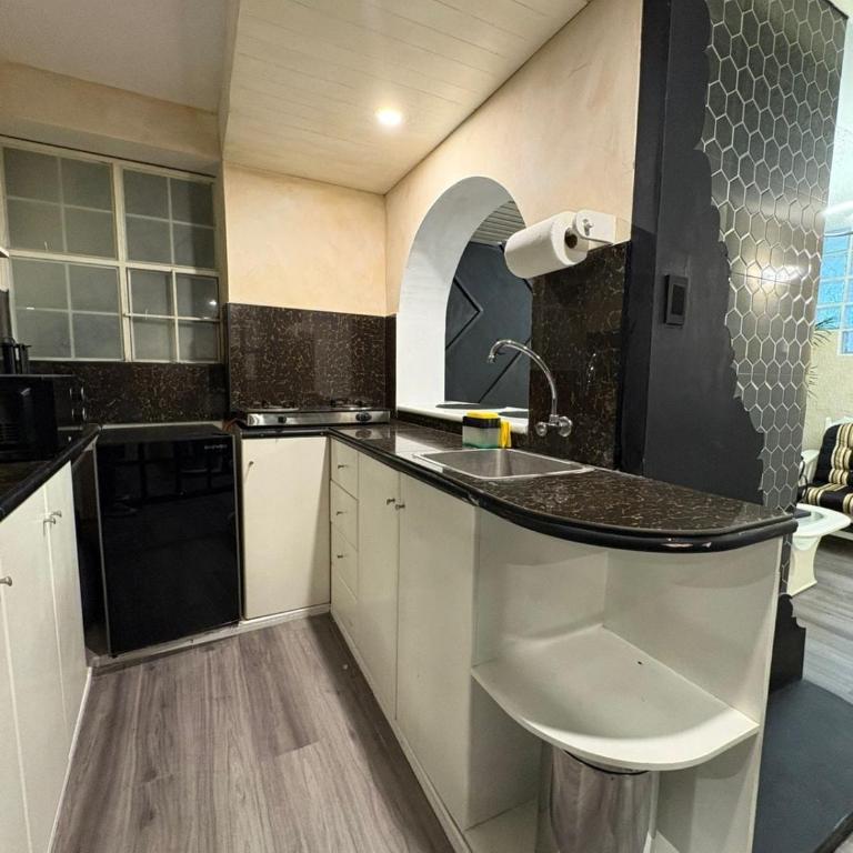 Suite acogedora con Red Room y Jacuzzi - One-Bedroom Apartment - 4