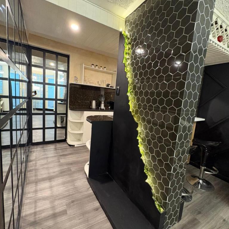 Suite acogedora con Red Room y Jacuzzi - One-Bedroom Apartment - 10