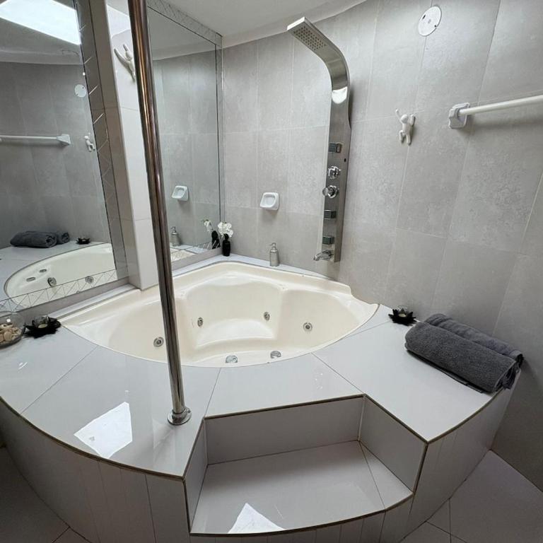 Suite acogedora con Red Room y Jacuzzi - One-Bedroom Apartment - 14