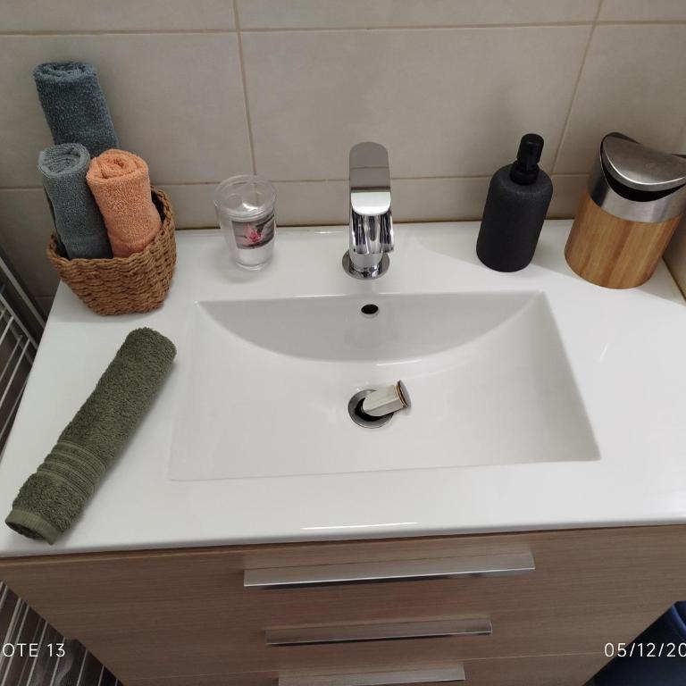 BELLE appartement T2 neuf et en plein centre - Appartement 1 Chambre - 13