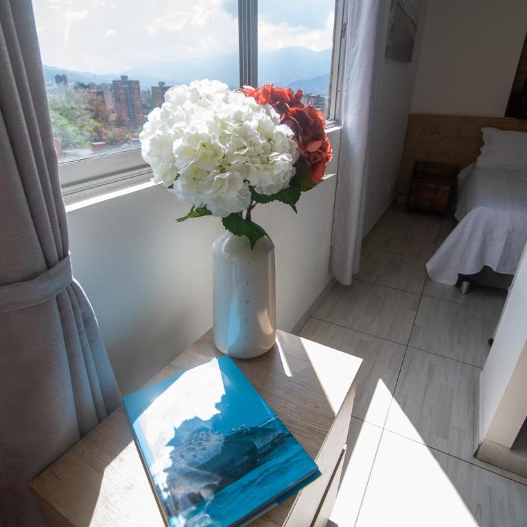 Staynova loft acogedor en El Poblado, Medellín - Estudio - 8