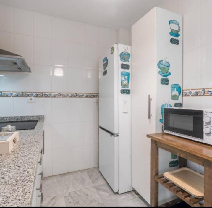 La casa de Lucy - Two-Bedroom Apartment with Balcony - 17