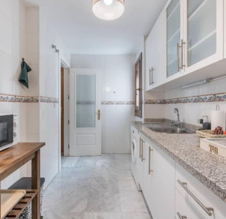 La casa de Lucy - Two-Bedroom Apartment with Balcony - 18