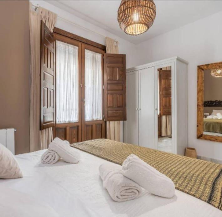 La casa de Lucy - Two-Bedroom Apartment with Balcony - 4