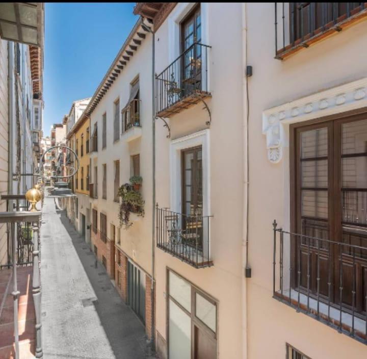 La casa de Lucy - Two-Bedroom Apartment with Balcony - 20