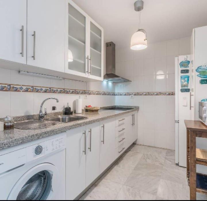 La casa de Lucy - Two-Bedroom Apartment with Balcony - 16