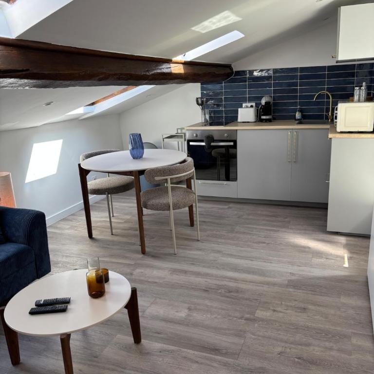 Cocon lumineux sous les toits de Nice - Appartement 1 Chambre - 2