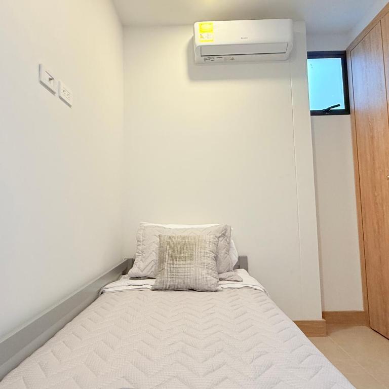 Premium Apartment - Beachfront - Luxury condo - Two-Bedroom Deluxe Apartment with Ocean View - 14