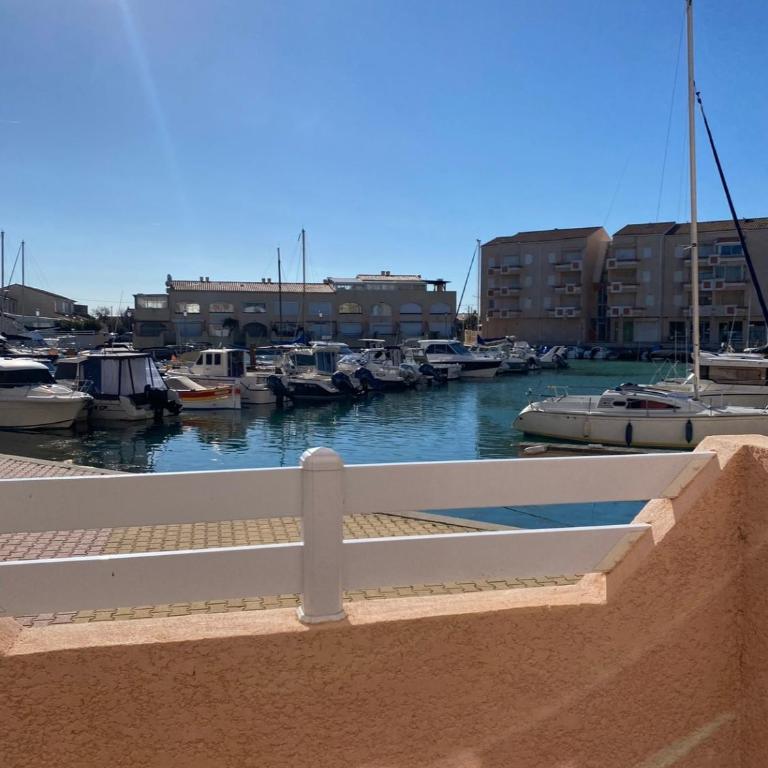Appartement Vue Port & Parking Privé - 5 min Plage - Appartement 1 Chambre - 1