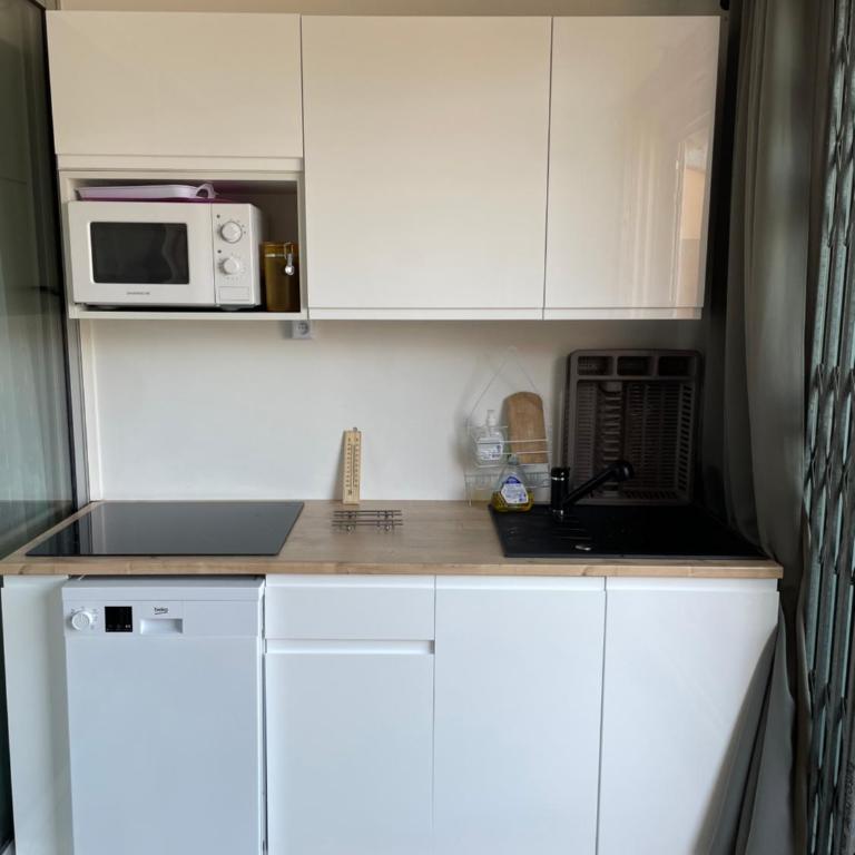 Appartement Vue Port & Parking Privé - 5 min Plage - Appartement 1 Chambre - 2