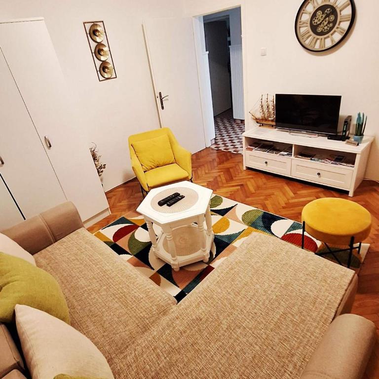 Red House Apartment - Two-Bedroom Apartment - 7