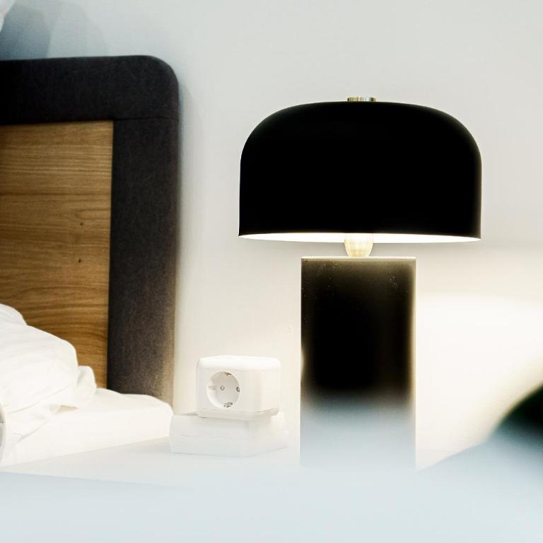 Augusta Prima für bis zu 7 Gäste- Stilvolles Apartment im Zentrum nahe Rathaus - Hochwertige Betten und Bettwäsche - Voll ausgestattete Küche - 4K Smart TV - Aufzug - Kostenlose Nacht Tiefgarage 20-30 bis 9-30 Uhr mit 28 Stellplätzen je nach Verfügbarkeit - Appartamento con 3 Camere da Letto - 10