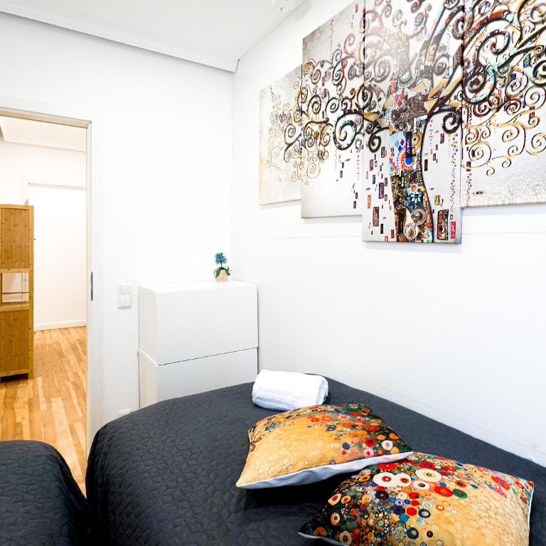 Augusta Prima für bis zu 7 Gäste- Stilvolles Apartment im Zentrum nahe Rathaus - Hochwertige Betten und Bettwäsche - Voll ausgestattete Küche - 4K Smart TV - Aufzug - Kostenlose Nacht Tiefgarage 20-30 bis 9-30 Uhr mit 28 Stellplätzen je nach Verfügbarkeit - Appartamento con 3 Camere da Letto - 26