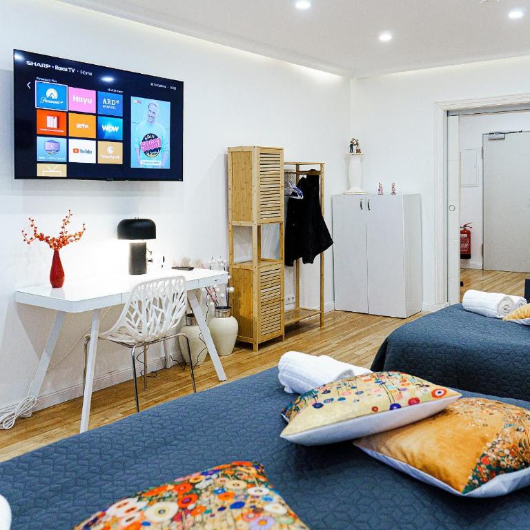Augusta Prima für bis zu 7 Gäste- Stilvolles Apartment im Zentrum nahe Rathaus - Hochwertige Betten und Bettwäsche - Voll ausgestattete Küche - 4K Smart TV - Aufzug - Kostenlose Nacht Tiefgarage 20-30 bis 9-30 Uhr mit 28 Stellplätzen je nach Verfügbarkeit - Appartamento con 3 Camere da Letto - 47