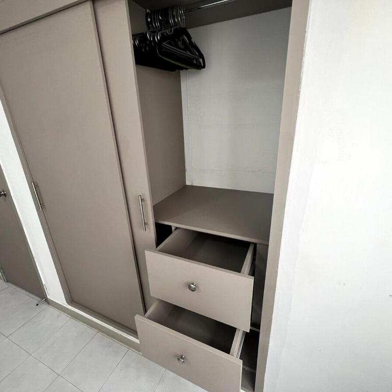 1401 Apartamento con AC, Piscina y Cerca Playa - Two-Bedroom Apartment - 12