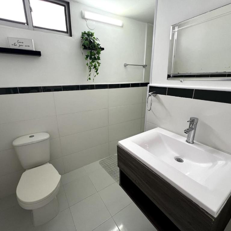 1401 Apartamento con AC, Piscina y Cerca Playa - Two-Bedroom Apartment - 30