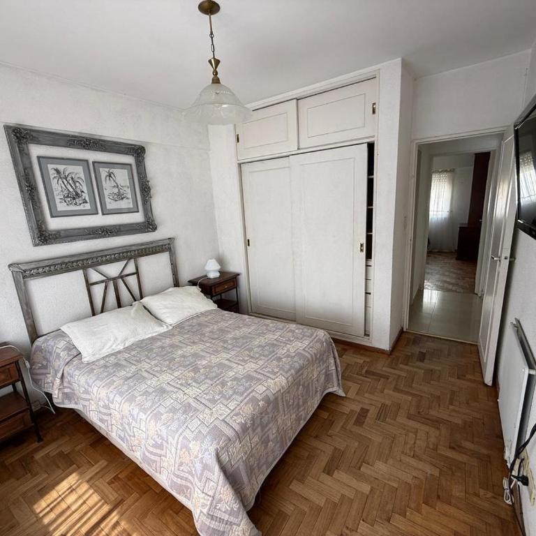 Depto 4 ambientes con Balcón - Three-Bedroom Apartment - 8