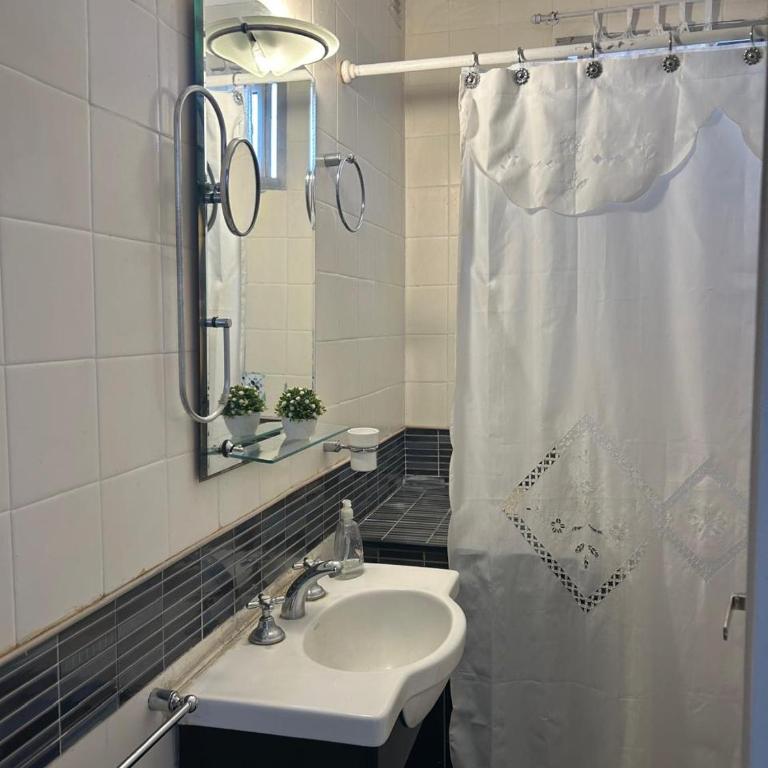 Depto 4 ambientes con Balcón - Three-Bedroom Apartment - 14
