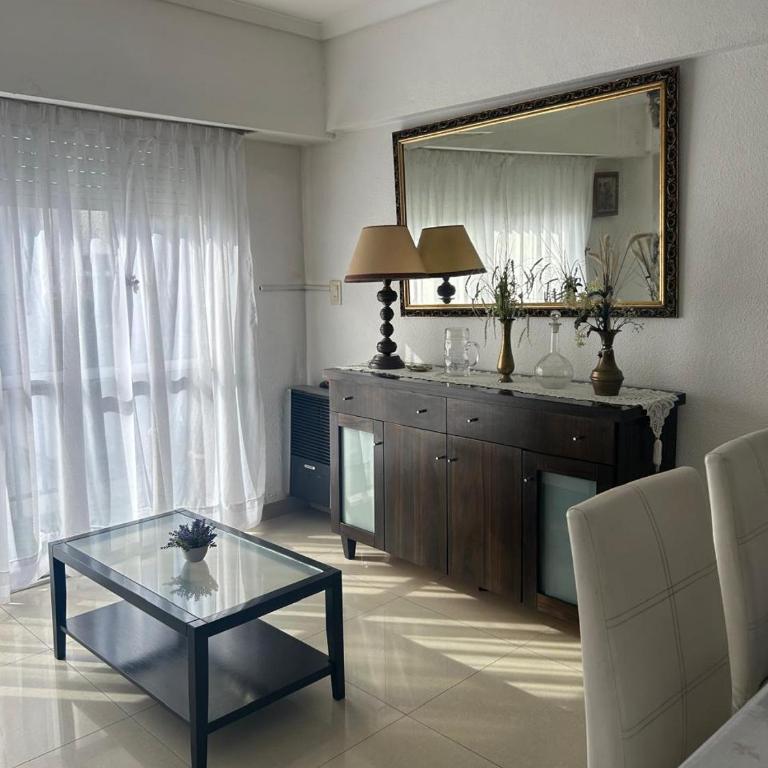 Depto 4 ambientes con Balcón - Three-Bedroom Apartment - 5