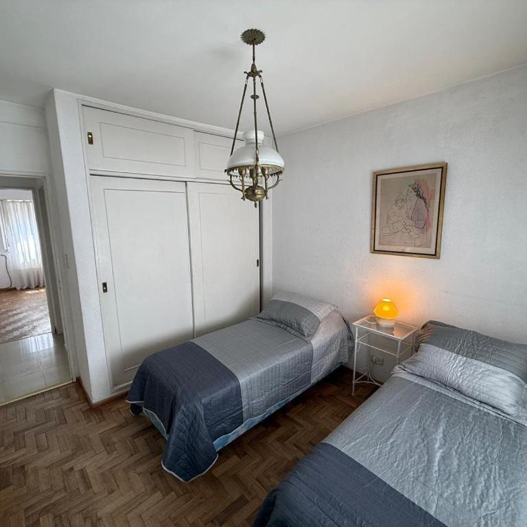 Depto 4 ambientes con Balcón - Three-Bedroom Apartment - 12