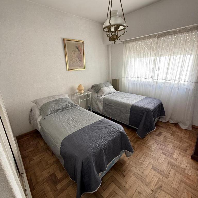 Depto 4 ambientes con Balcón - Three-Bedroom Apartment - 11