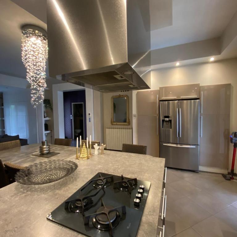 L'Échappée Belle 3 étoiles - Piscine, Jardin et Pool-house - Proche Cité - Three-Bedroom Villa - 7