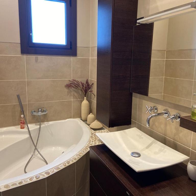 L'Échappée Belle 3 étoiles - Piscine, Jardin et Pool-house - Proche Cité - Three-Bedroom Villa - 6