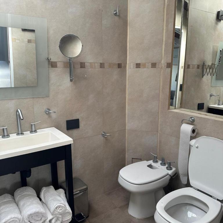 Apartamento hasta 4 personas con jardin, parrilla y, estacionamiento gratuito Ubicado cerca de la ciudad y, a 20 minutos del cerro Catedral - Apartamento con vistas al jardín - 16