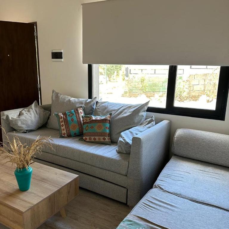 Apartamento hasta 4 personas con jardin, parrilla y, estacionamiento gratuito Ubicado cerca de la ciudad y, a 20 minutos del cerro Catedral - Apartamento con vistas al jardín - 19