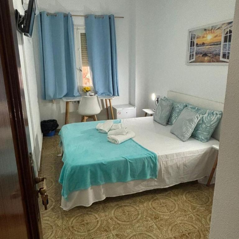 Donatella Guesthouse - Standard Double Room with Shared Bathroom - 2