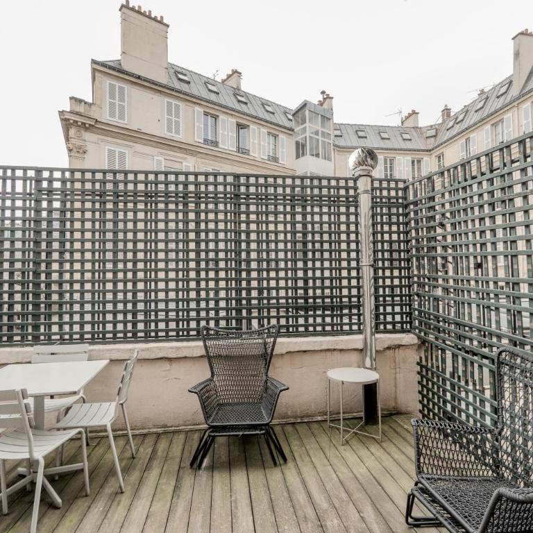 AC 3bds Apt with arc de triomphe view & terrace - Three-Bedroom Apartment with Balcony - 28