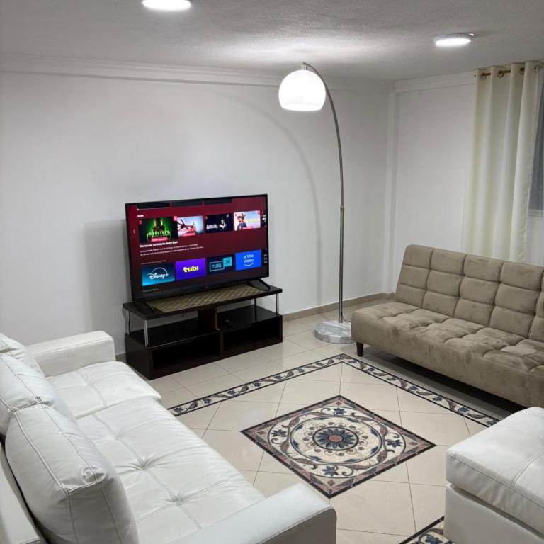 Casa Moderna en Loja - ideal para familias - Three-Bedroom House - 14