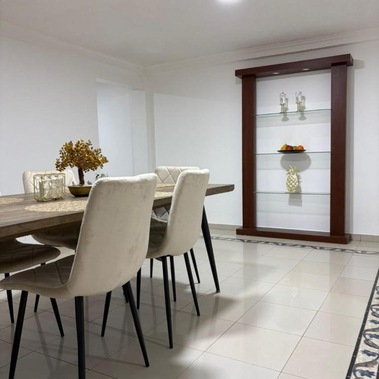 Casa Moderna en Loja - ideal para familias - Three-Bedroom House - 8
