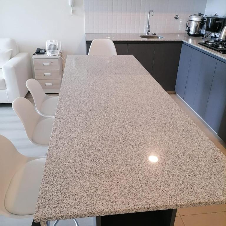 cozy apartment with swimming pool parking includ - Three-Bedroom Apartment - 10