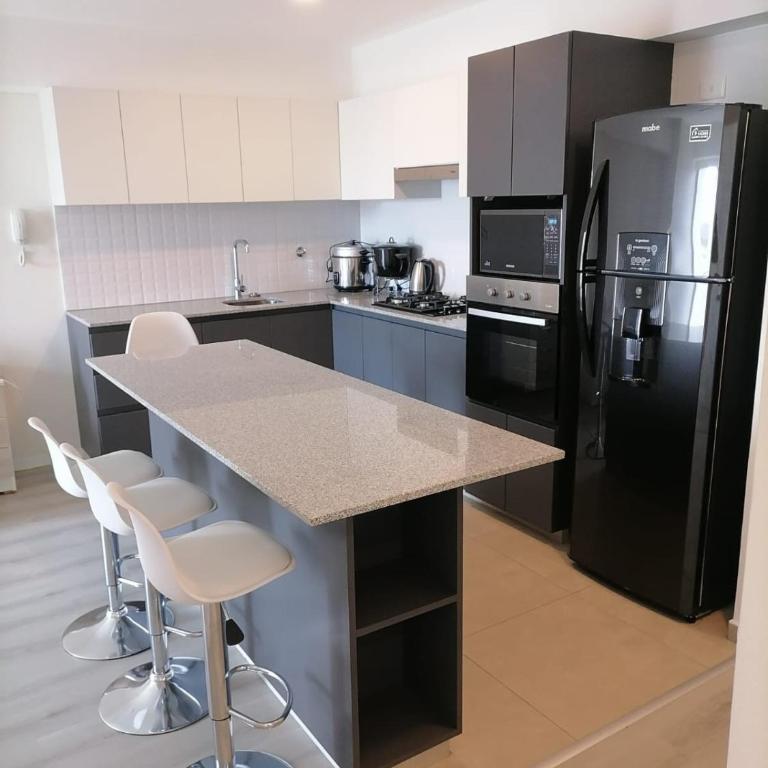 cozy apartment with swimming pool parking includ - Three-Bedroom Apartment - 19