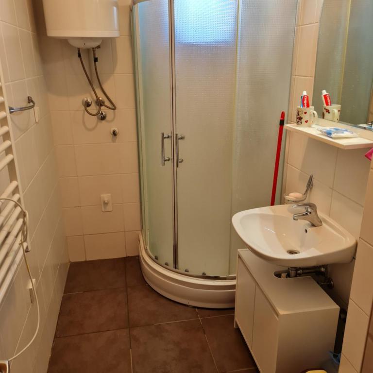 Cosy apartment Marina - Deluks Dvokrevetna Soba s Bračnim Krevetom (2 odrasle osobe + 1 dete) - 5