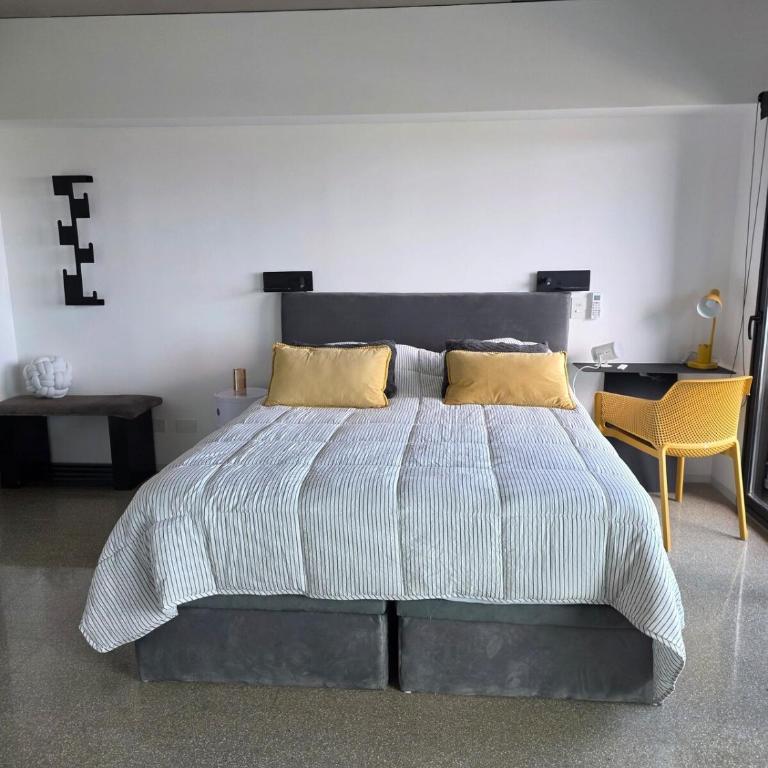 The best view of the river 34th Floor Gym - Two-Bedroom Apartment - 4