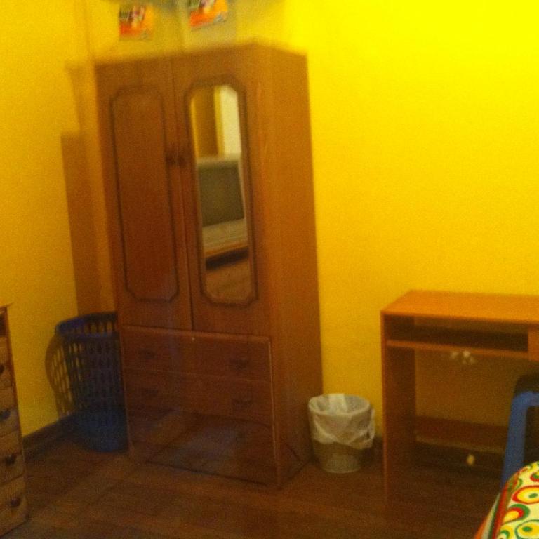 Hostal Tricontinental 2 - Standard Double Room with Shared Bathroom - 1