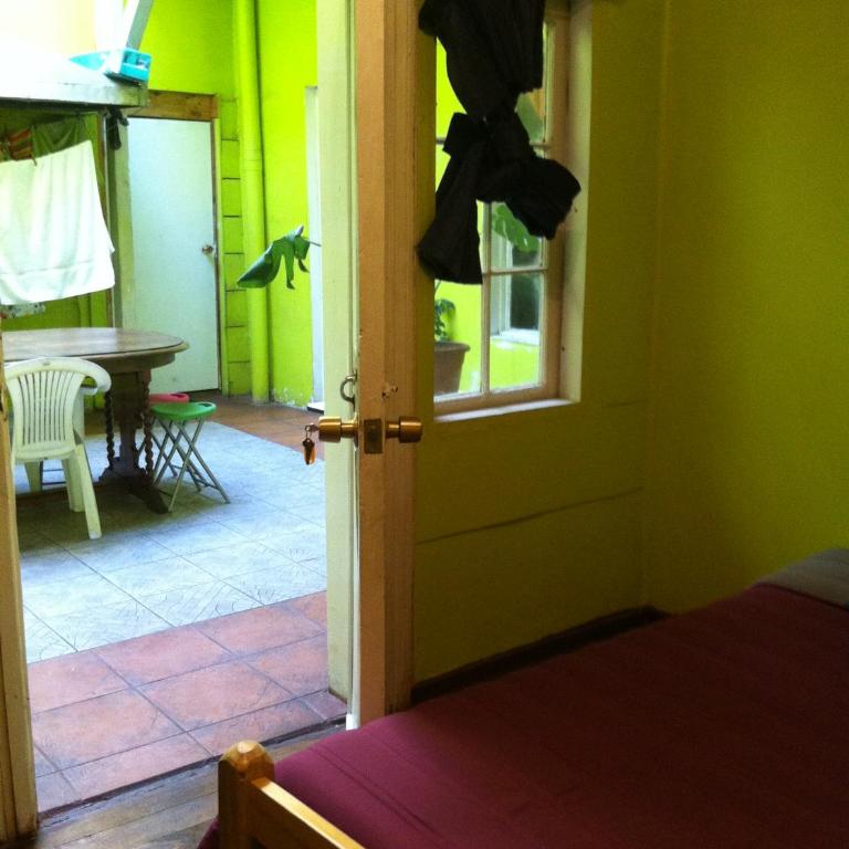 Hostal Tricontinental 2 - Standard Single Room with Shared Bathroom - 7