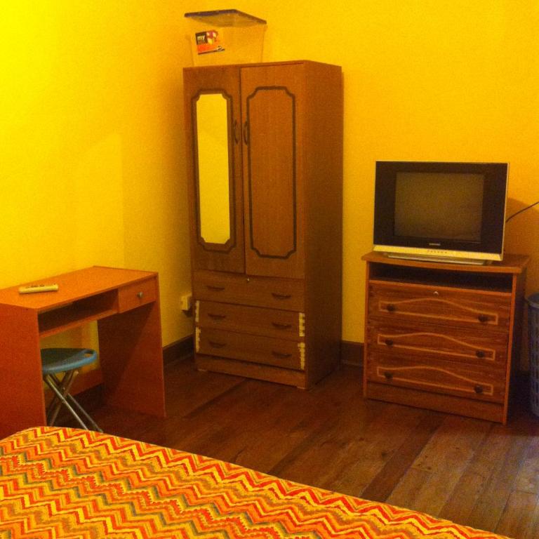 Hostal Tricontinental 2 - Standard Double Room with Shared Bathroom - 6